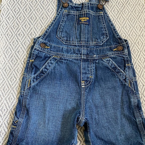 18month OshKosh Denim Shortalls & Gap s/s - Picture 2 of 8